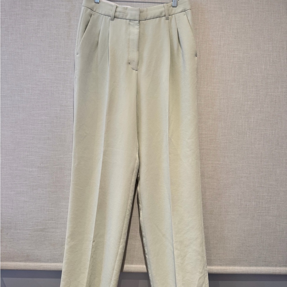 Aritzia Effortless pant creppette - light sage green